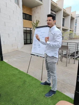 Carlos facilitating the discussion at Socracan 2023